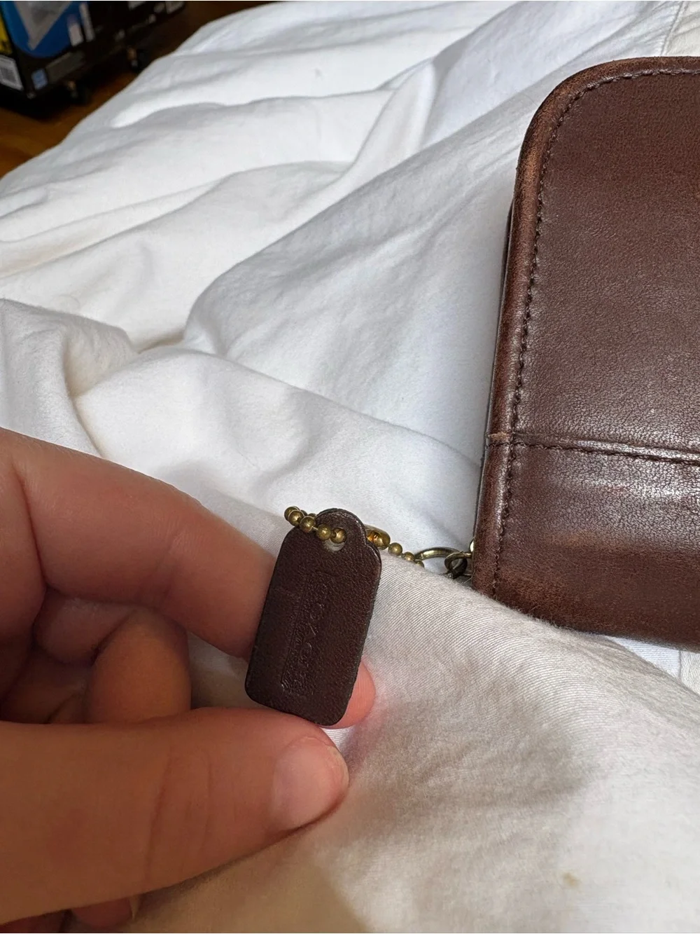 Coach Brown Leather Zip Wallet - Classic Casual Style - Picture 2 of 3